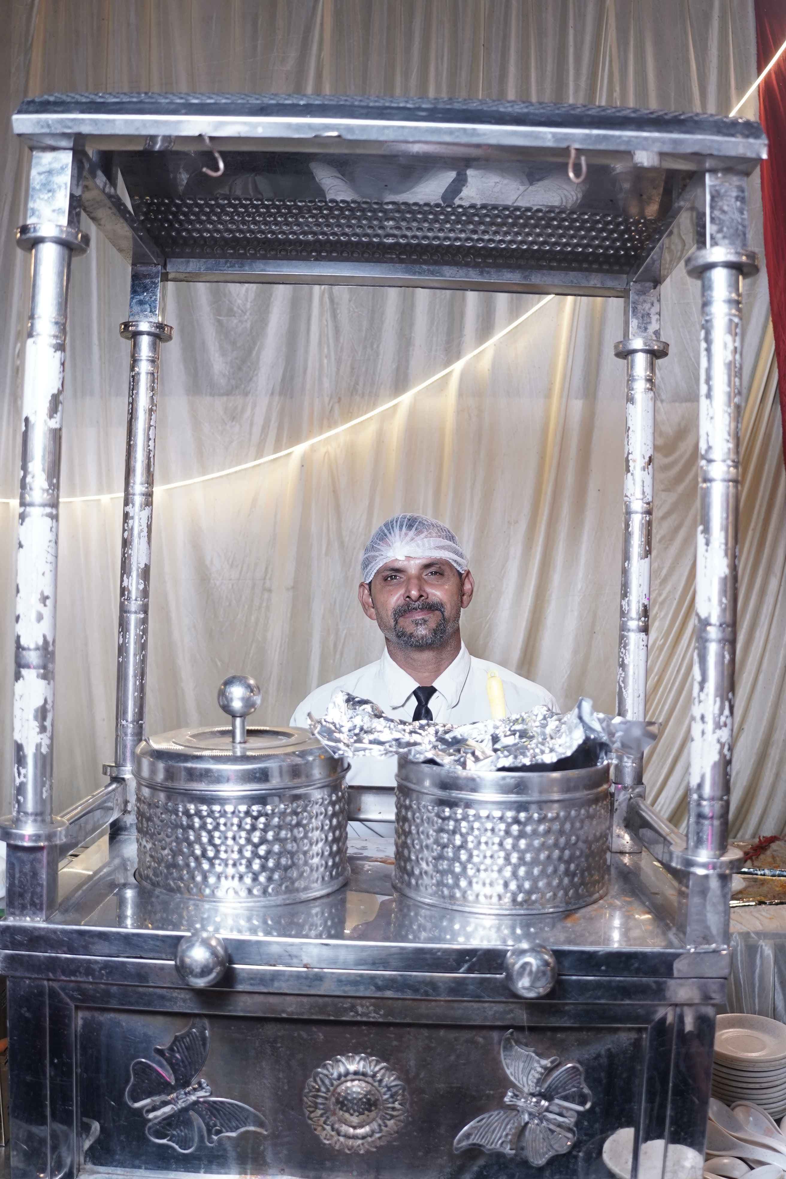 Deluxe table service catering by Anil Caterers in Lucknow